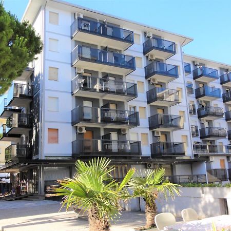 Ivana - Appartamenti Bibione Bagian luar foto