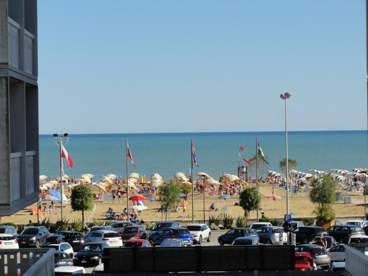 Ivana - Appartamenti Bibione Bagian luar foto